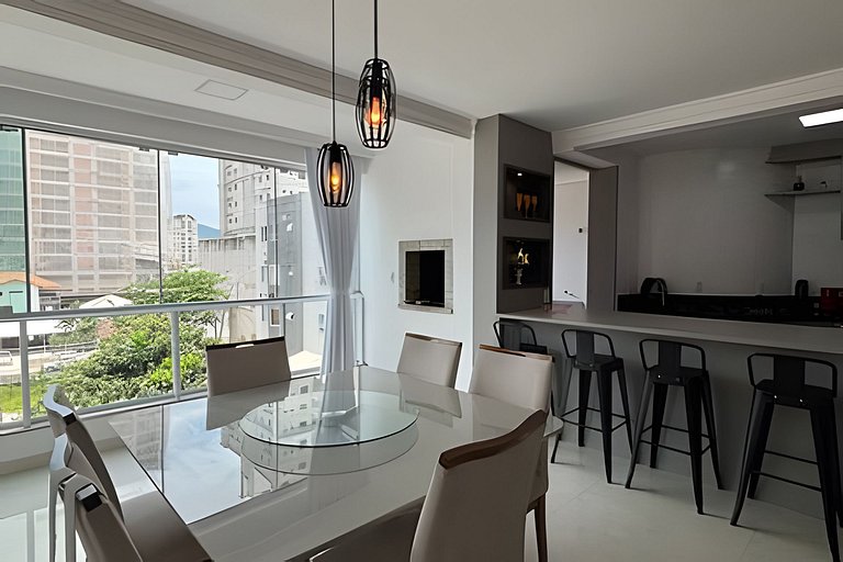 3 Quartos com A/C | 2 Vagas | 500m da Praia