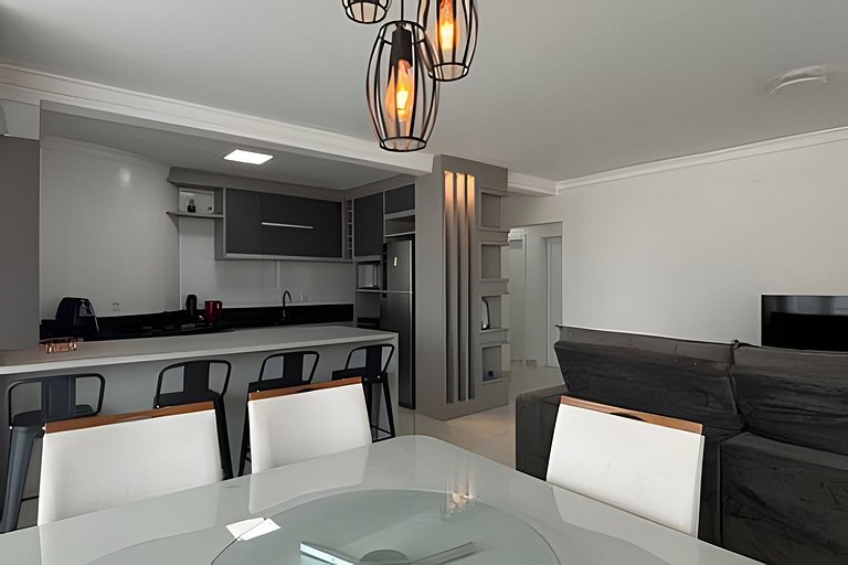 3 Quartos com A/C | 2 Vagas | 500m da Praia