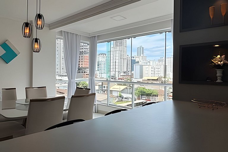 3 Quartos com Ar | 2 Vagas | Próx. Quiero Café