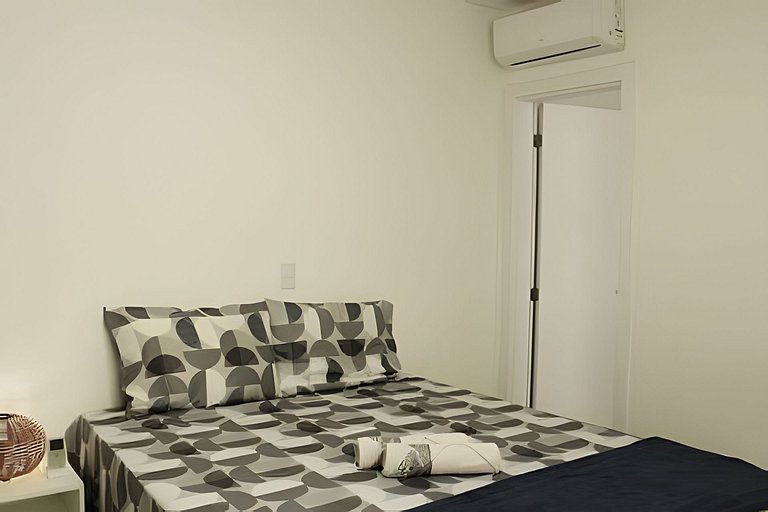 3 Quartos com Ar | 2 Vagas | Próx. Quiero Café