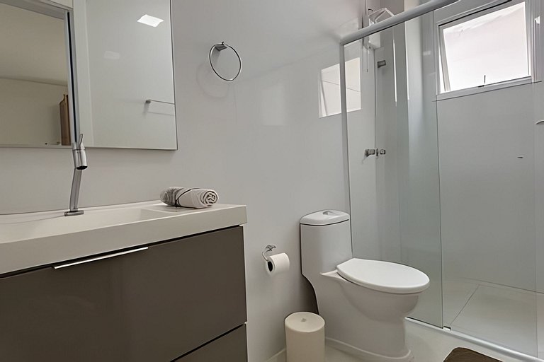 3 Quartos com A/C | 2 Vagas | 500m da Praia