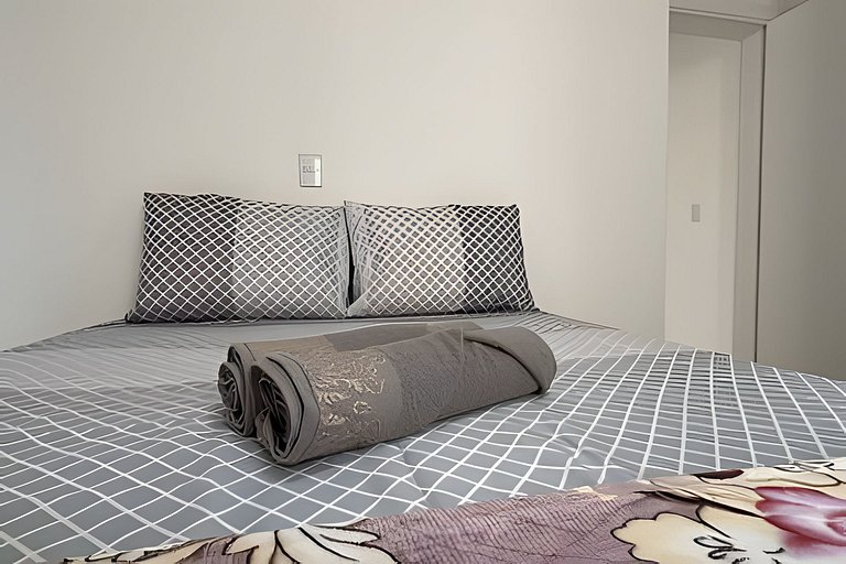 3 Quartos com A/C | 2 Vagas | 500m da Praia