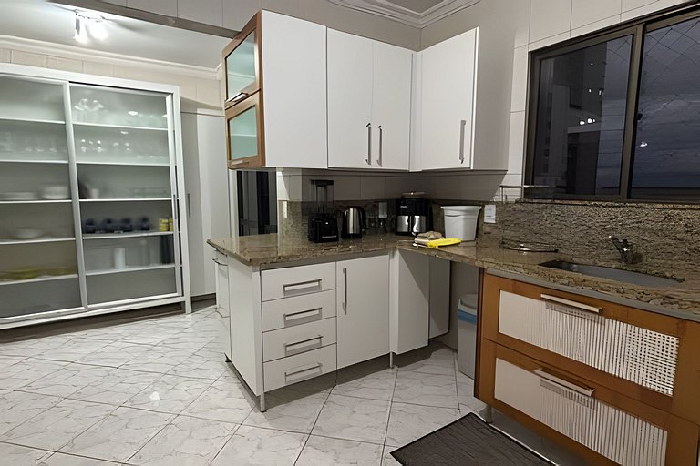 Apto amplio climatizado | Shopping y playa a 150m