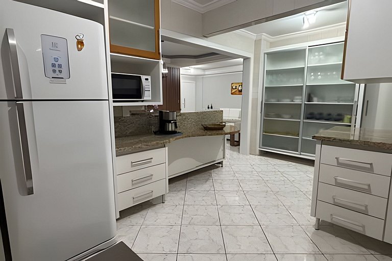 Apto amplio climatizado | Shopping y playa a 150m
