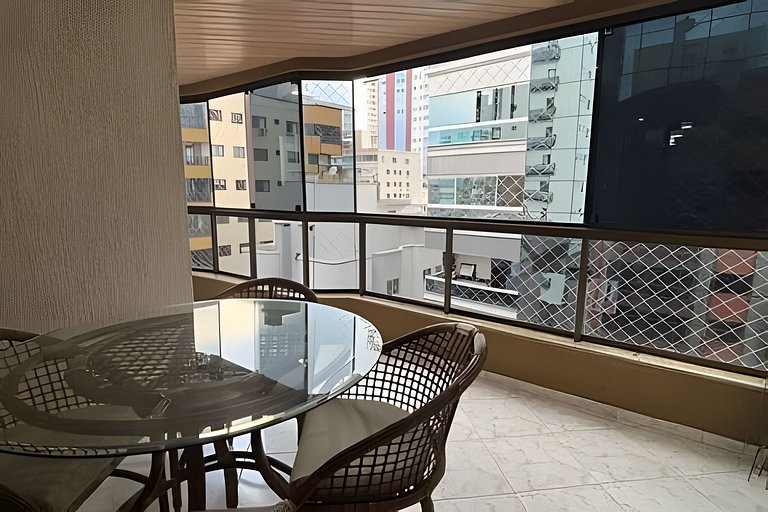 Apê amplo climatizado | Shopping e praia a 150m