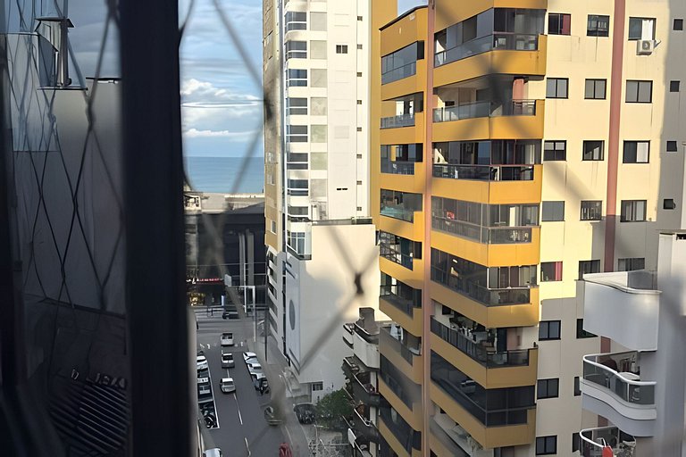 Apê amplo climatizado | Shopping e praia a 150m