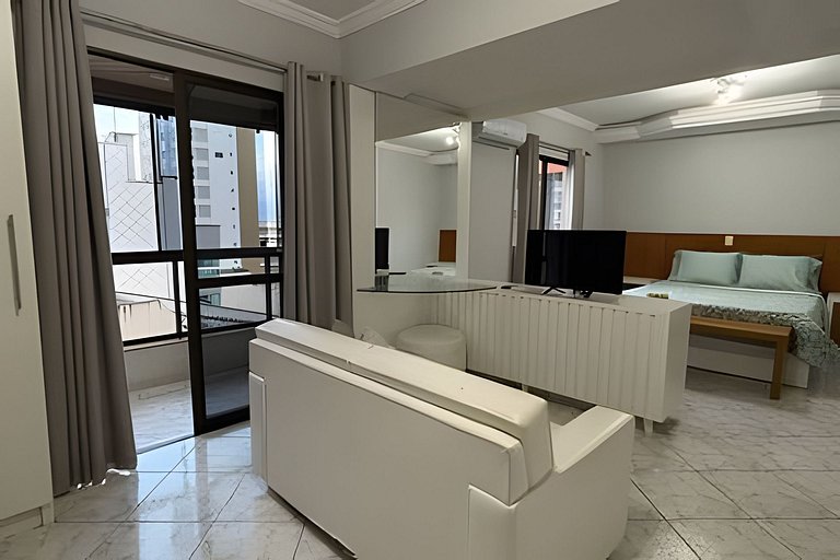Apto amplio climatizado | Shopping y playa a 150m