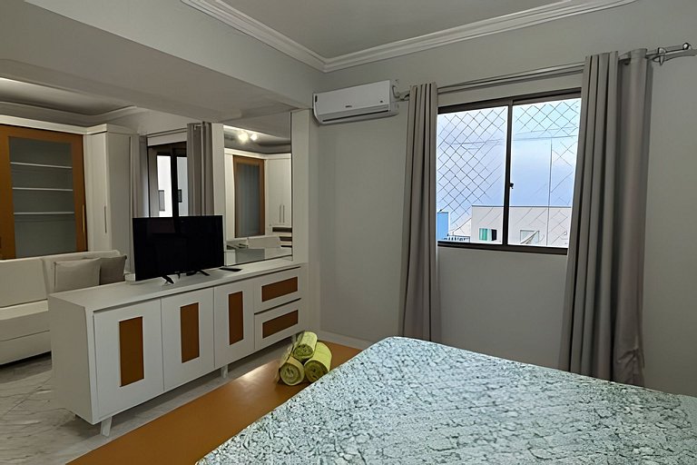 Apto amplio climatizado | Shopping y playa a 150m