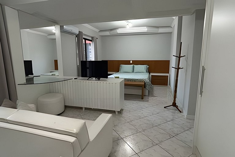 Apto amplio climatizado | Shopping y playa a 150m