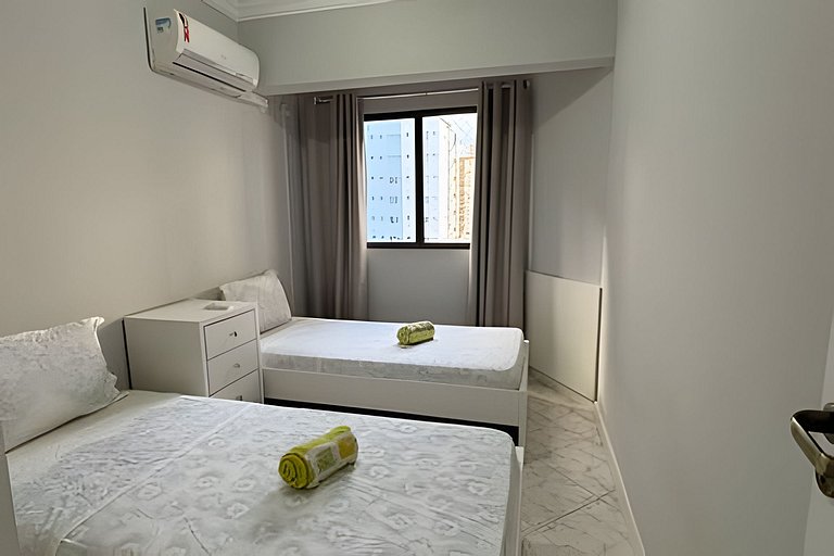 Apto amplio climatizado | Shopping y playa a 150m