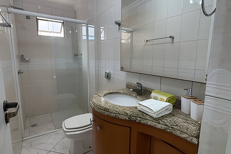 Apto amplio climatizado | Shopping y playa a 150m