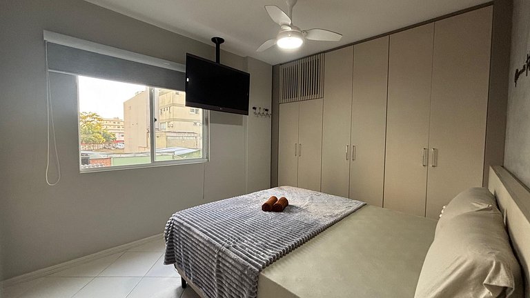 Central BC Apt | 450m to the beach + A/C + parking