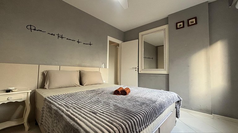 Central BC Apt | 450m to the beach + A/C + parking