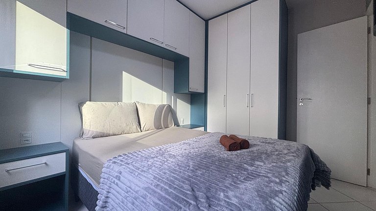 Central BC Apt | 450m to the beach + A/C + parking