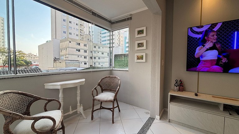 Apê central BC | 450m da praia + A/C + vaga