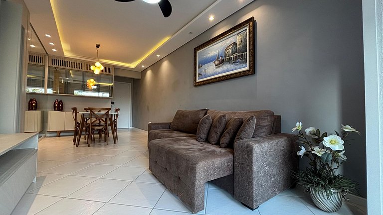 Central BC Apt | 450m to the beach + A/C + parking