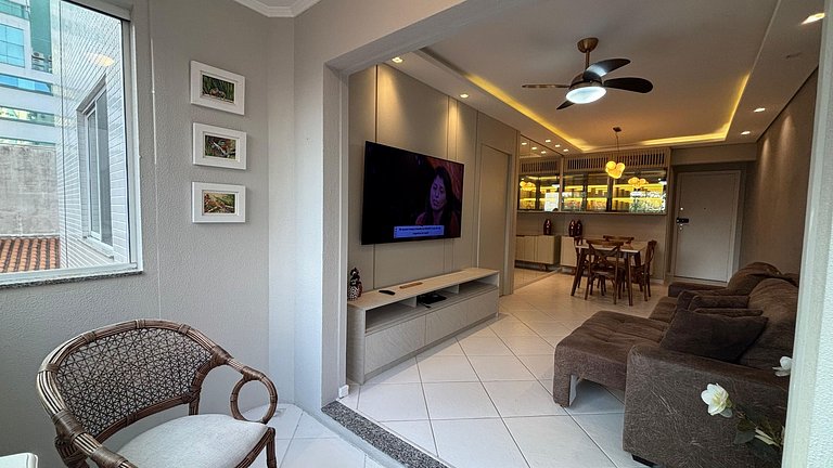 Central BC Apt | 450m to the beach + A/C + parking
