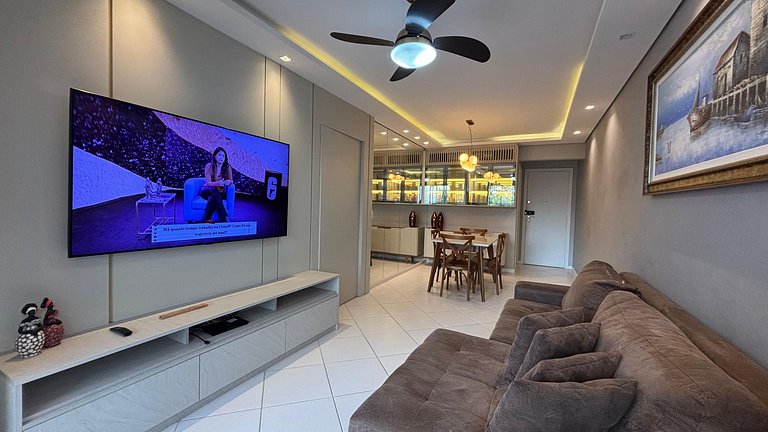 Central BC Apt | 450m to the beach + A/C + parking