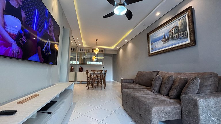 Central BC Apt | 450m to the beach + A/C + parking