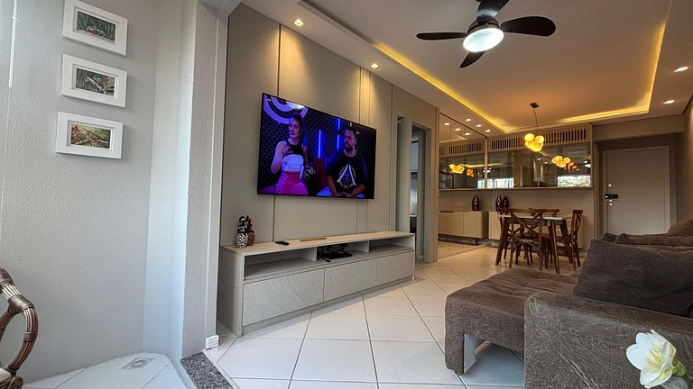 Central BC Apt | 450m to the beach + A/C + parking