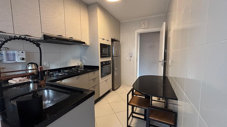Central BC Apt | 450m to the beach + A/C + parking