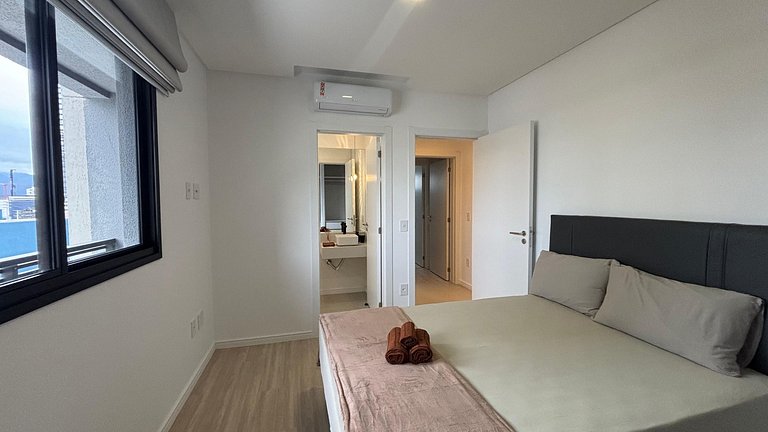 Central Apt | 2 Suites + A/C + Sea View