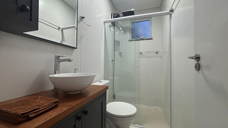 Apê 1 Suíte + 1 c/ A/C | Sacada c/ vista + Vaga