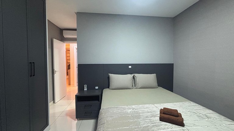 Apê 1 Suíte + 1 c/ A/C | Sacada c/ vista + Vaga
