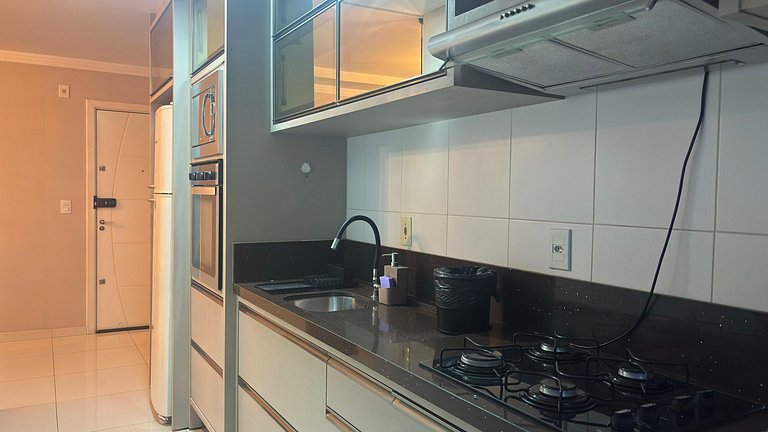 Apê 1 Suíte + 1 c/ A/C | Sacada c/ vista + Vaga