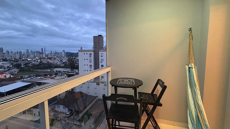 Apê 1 Suíte + 1 c/ A/C | Sacada c/ vista + Vaga