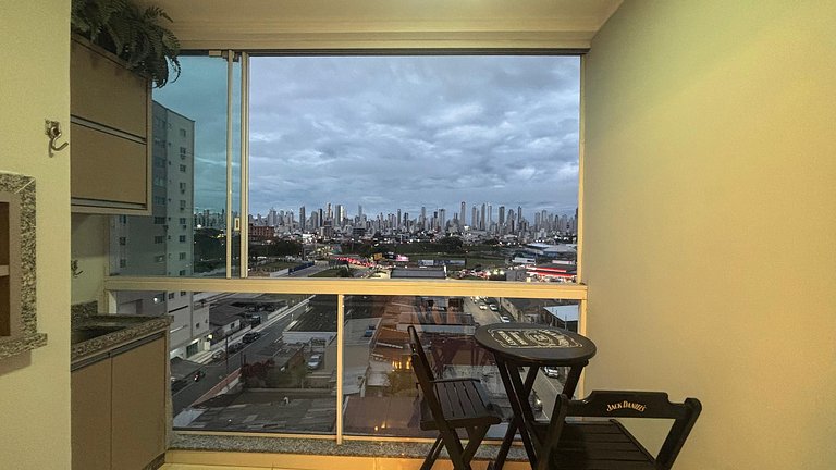 Apê 1 Suíte + 1 c/ A/C | Sacada c/ vista + Vaga