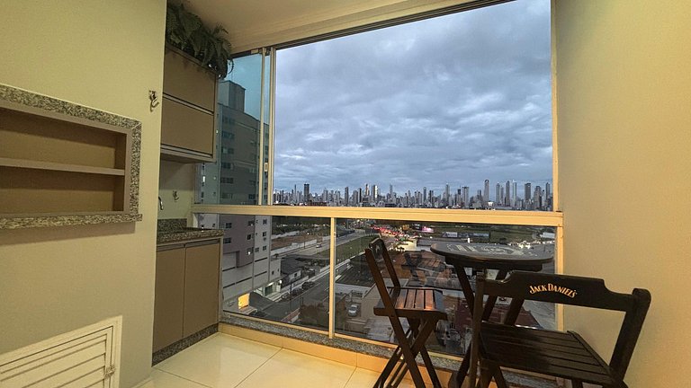 Apê 1 Suíte + 1 c/ A/C | Sacada c/ vista + Vaga