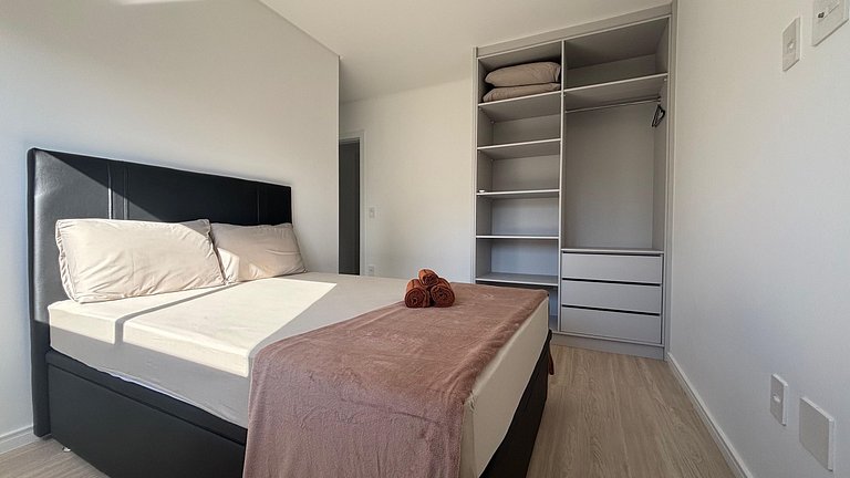 Central Apt | 2 Suites + A/C + Sea View