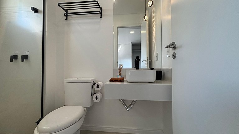 Central Apt | 2 Suites + A/C + Sea View