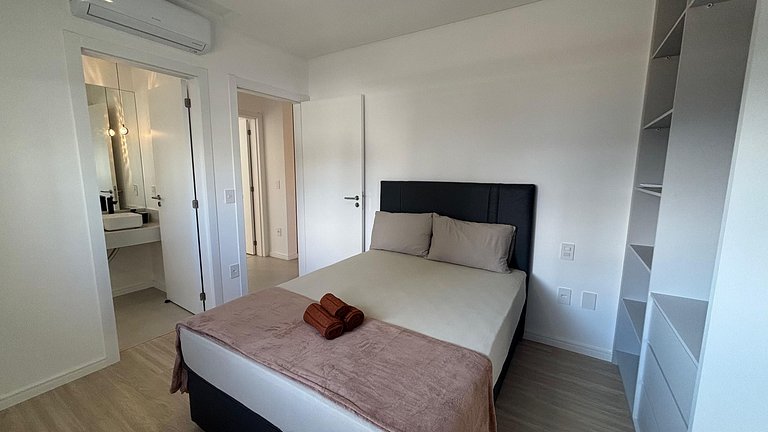 Central Apt | 2 Suites + A/C + Sea View