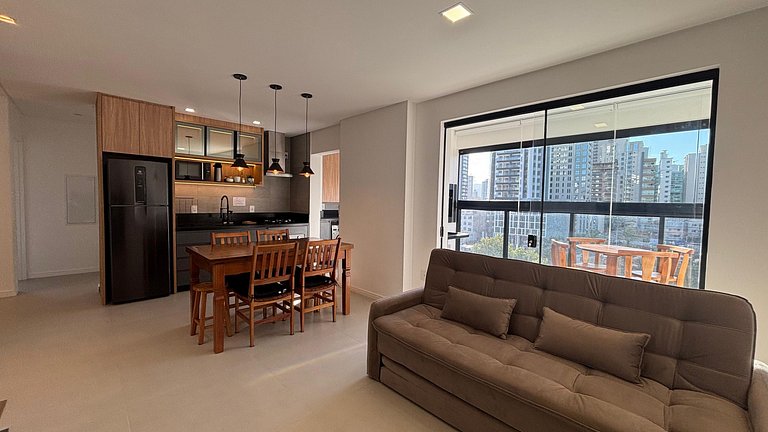 Central Apt | 2 Suites + A/C + Sea View