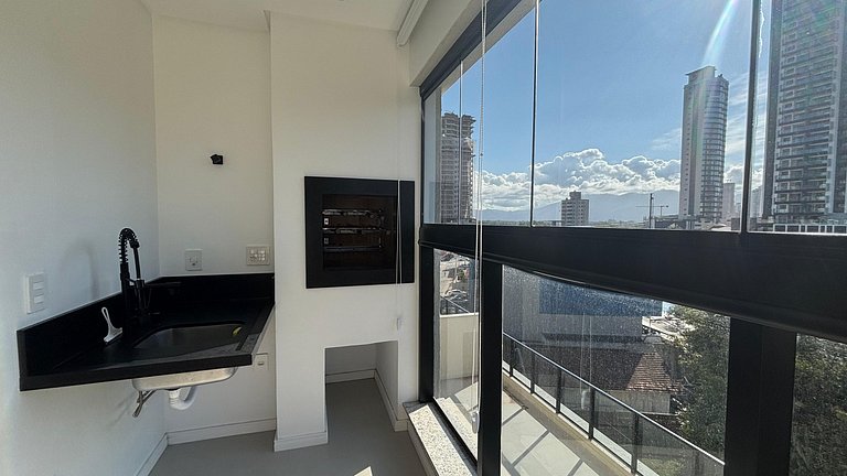 Central Apt | 2 Suites + A/C + Sea View