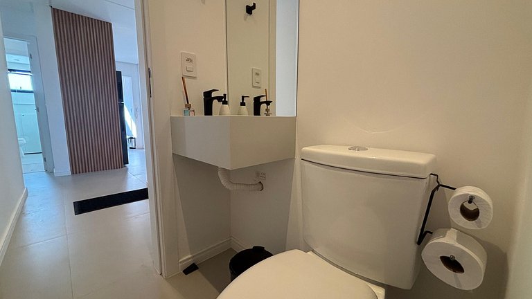 Central Apt | 2 Suites + A/C + Sea View