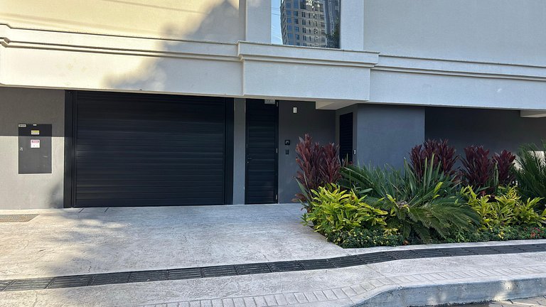 Central Apt | 2 Suites + A/C + Sea View