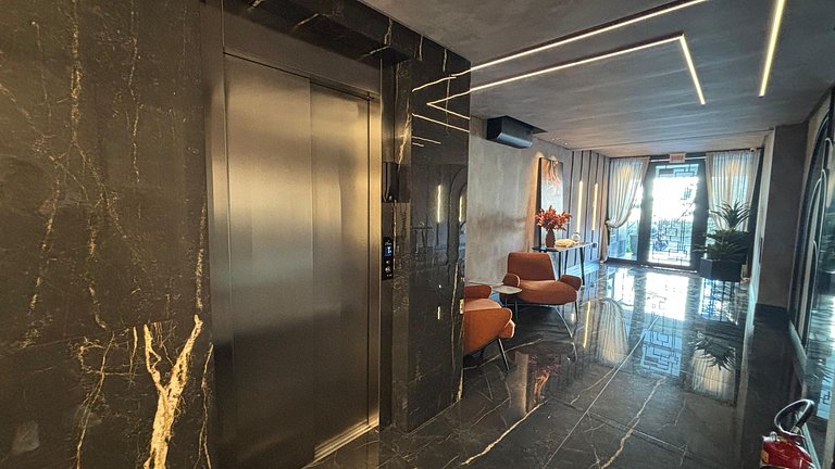 Central Apt | 2 Suites + A/C + Sea View